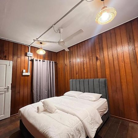 Kayangan Crystal Chalet Kampung Kuala Besut Bagian luar foto
